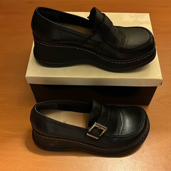 MIA Shoes - Vintage Mia KiKi Wedge Loafers Black Size 8.5